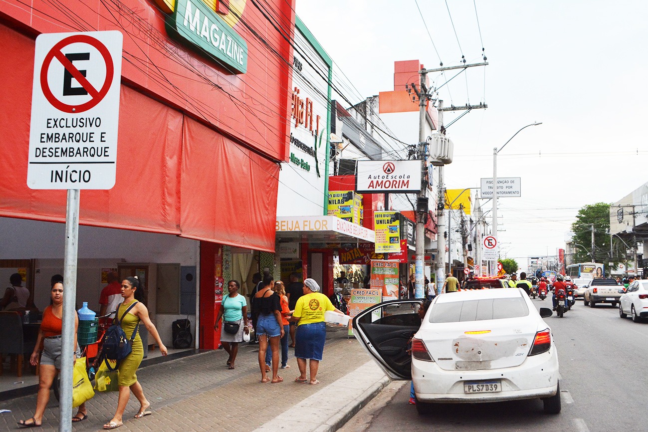 Prefeitura implanta novas áreas de embarque e desembarque para melhorar organização do trânsito